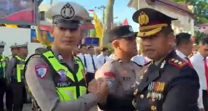 Cerita Brigpol Febri Tambal Jalan Berlubang Berbuah Penghargaan di Hari Bhayangkara
