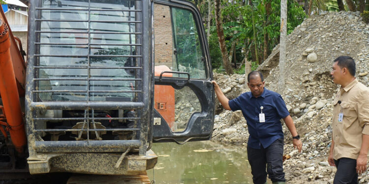 Ekskavator Disita, Pemprov Sumut Tindak Tambang Emas Ilegal di Kotanopan