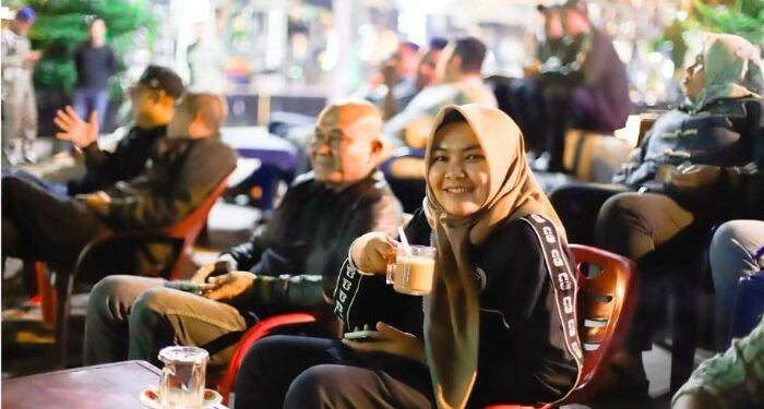 Keseruan Wabup Madina Nobar Piala Dunia di Taman Kota Panyabungan