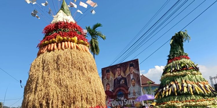 Berkah di Balik Bilah Bambu Grebeg Suro di Temanggung