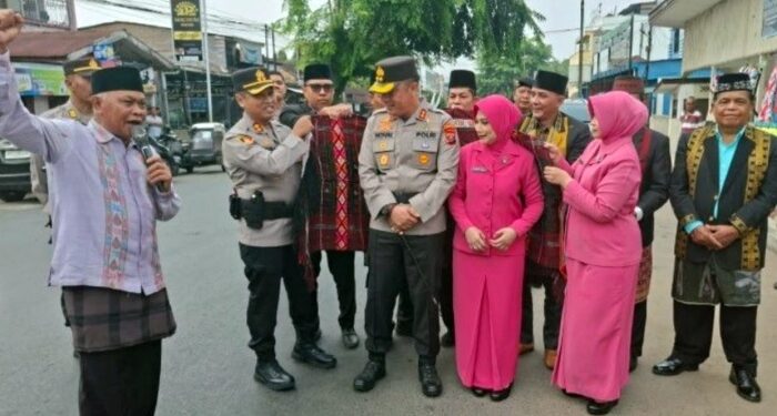 Jadi Kapolres Padangsidimpuan, AKBP Noval Sebut Ulos Tokoh Adat sebagai Amanah