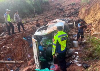 Mitsubishi L300 Terjun ke Jurang Sitahuis, Sopir Asal Sitinjak Lolos dari Maut