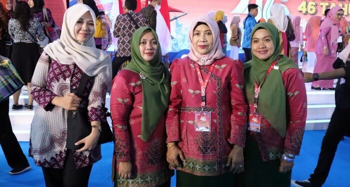 PKK Madina Bidik Inovasi Ekraf pada Acara HKG PKK dan HUT Dekranas di Makassar