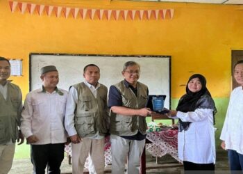 PT SMGP Bantu Fasilitas Sanitasi dan Laptop Madrasah di Sibanggor Julu