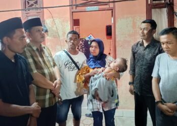 Pemkab Madina Fasilitasi Pengobatan Bayi Penderita Tumor Mata ke RSUP Padang
