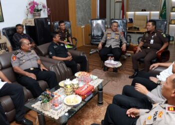 Perkuat Kasus Korupsi-Narkoba, Kapolres Tapsel Boyong Seluruh Kasat ke Kejaksaan