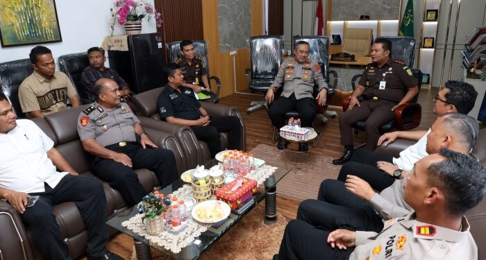 Perkuat Kasus Korupsi-Narkoba, Kapolres Tapsel Boyong Seluruh Kasat ke Kejaksaan