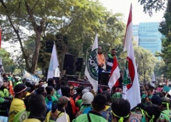 Ratusan Ojol Demo DPRD Sumut, Ini Tuntutannya