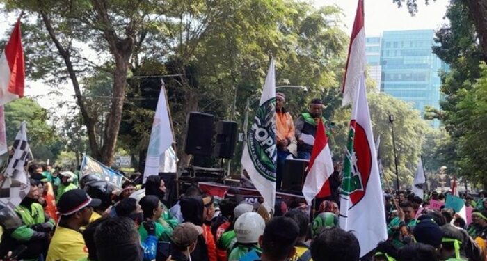 Ratusan Ojol Demo DPRD Sumut, Ini Tuntutannya