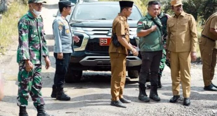 Tak Tunggu Provinsi, Pemkab Madina Gandeng PT GLP Perbaiki Jalan Rusak di Linggabayu