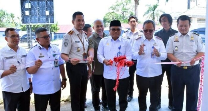 Wali Kota Jadi Pemilik Paspor Pertama Imigrasi Padangsidimpuan