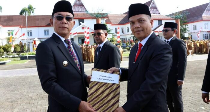 Bupati Tapsel Lantik 10 Pejabat Pratama, Ini Daftar Namanya