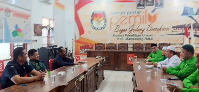 Taat Aturan, DPC PKB Madina Serahkan SK Kepengurusan Baru ke KPU