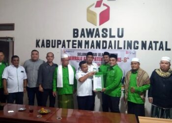 Usung Politik Akhlakul Karimah, PKB Madina Serahkan SK Kepengurusan Baru ke Bawaslu