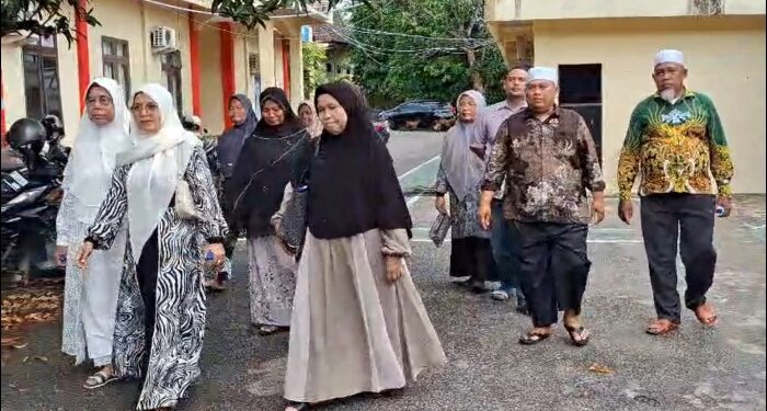 Datangi Polres Madina, Puluhan Korban Travel Umrah SAH Tuntut Kejelasan Kasus