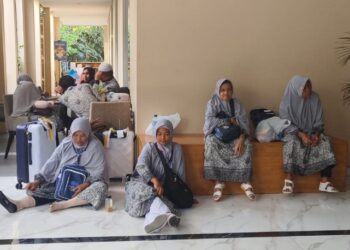 30 Jamaah Umrah Asal Madina Terlantar di Bandara Kualanamu, Pemilik Travel Diduga Kabur