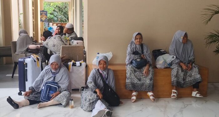 30 Jamaah Umrah Asal Madina Terlantar di Bandara Kualanamu, Pemilik Travel Diduga Kabur