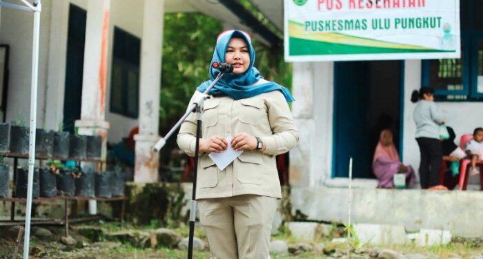 Demi Ketapang, Wabup Madina Ikut Tanam Bawang Putih di Ulupungkut