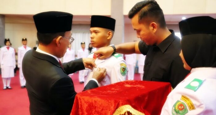 Gus Irawan Kukuhkan Paskibra Tapsel 2026