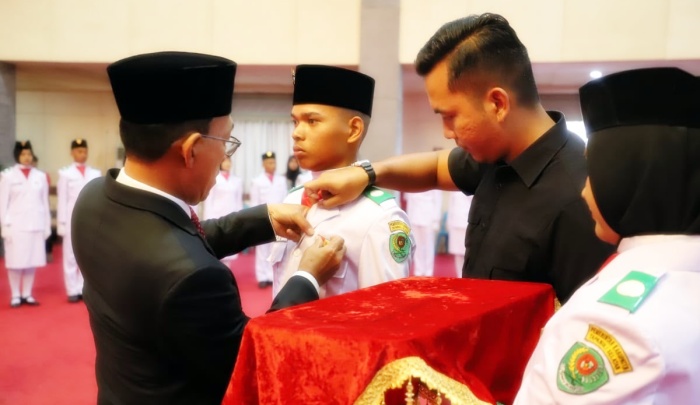 Gus Irawan Kukuhkan Paskibra Tapsel 2026