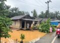 Hari Ini Banjir Rendam Puluhan Rumah di Batahan dan Sinunukan