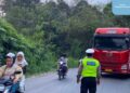 Truk Pupuk Tergelincir di Simirik, Warga Desak Pelebaran Jalan