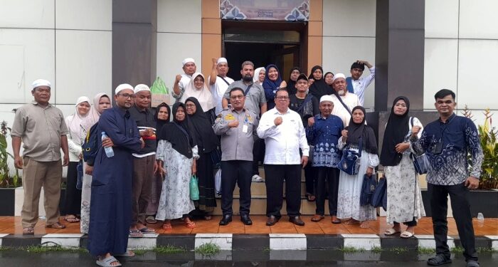 Jamaah Umrah yang Gagal ke Tanah Suci Pulang ke Madina Langsung Lapor Polisi