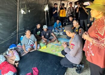 Ketika Tangan Kapolri Merangkul Harapan Pengungsi di NTT