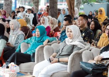 Larut dalam Pesona Seni, Wabup Atika Senyum Merekah di Tengah Lomba Anak