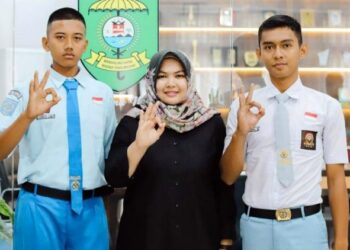 Wabup Madina Lepas Dua Pelajar ke Paskibraka Sumut 2026