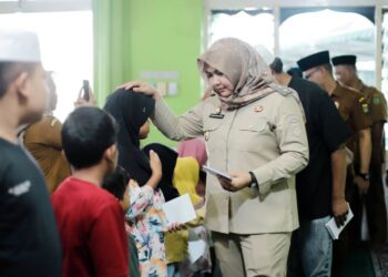 Wabup Madina Santuni Puluhan Anak Yatim di Masjid Istiqomah Panyabungan II