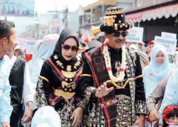 Wibawa Sutan Kumala Parhimpunan Naposo di Acara Karnaval Kemerdekaan