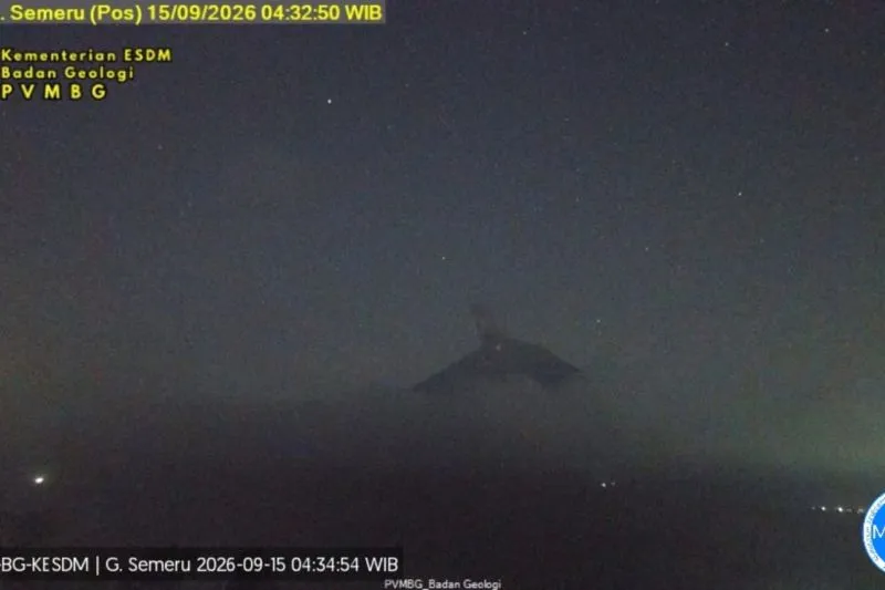 Gunung Semeru Erupsi Empat Kali Disertai  Suara Gemuruh Kuat