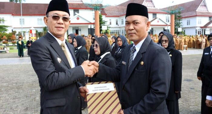 Bupati Tapsel Lantik 38 Kepala Sekolah, Ini Daftarnya