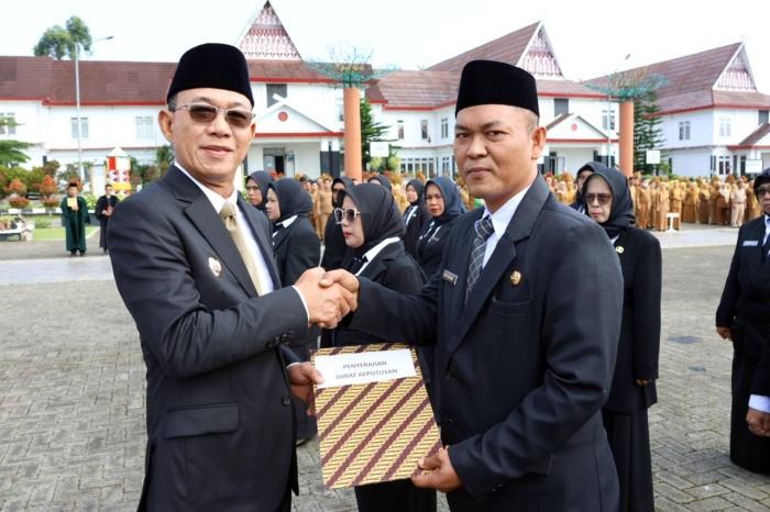 Bupati Tapsel Lantik 38 Kepala Sekolah, Ini Daftarnya