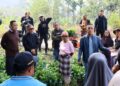 Bupati Tapsel Naik Motor untuk Kawal Bantuan Kopi dan Ikan di Desa-desa