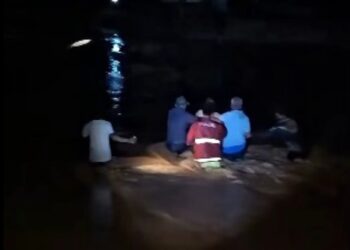 VIDEO: Detik-detik Penyelamatan Korban Banjir di Tapteng