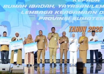Serahkan Hibah Rp200 Miliar, Bobby Nasution Minta Beasiswa Mahasiswa Dibiayai sampai Lulus