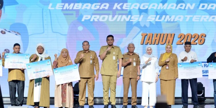 Serahkan Hibah Rp200 Miliar, Bobby Nasution Minta Beasiswa Mahasiswa Dibiayai sampai Lulus