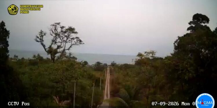 Gunung Anak Krakatau Masih Erupsi