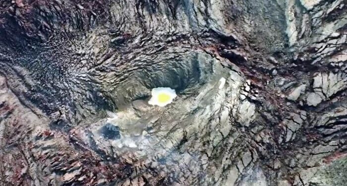 Gunung Anak Krakatau Turun ke Level II, Muncul Fenomena ‘Telor Ceplok’ di Kawahnya