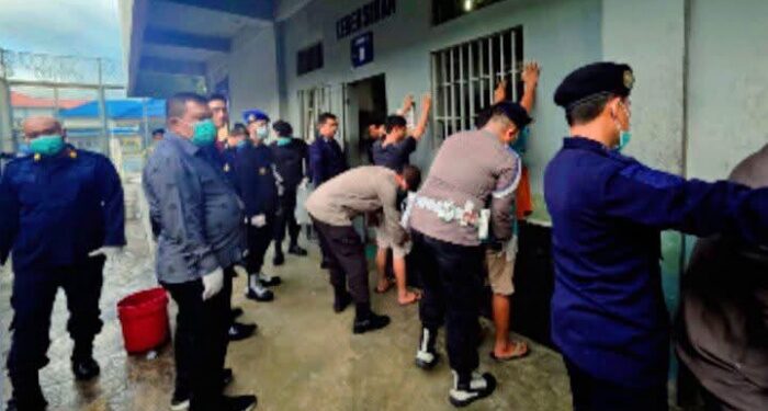 Petugas Gabungan Razia Lapas Padangsidimpuan, Ini Hasilnya
