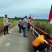 Polsek Sipirok dan Warga Gotong-royong Perbaiki Jembatan Sialagundi
