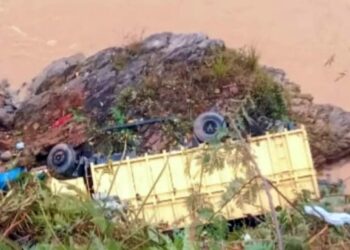Tiga Orang Luka Akibat Truk yang Diduga Angkut Solar Ilegal Terjun ke Sungai di Batangnatal