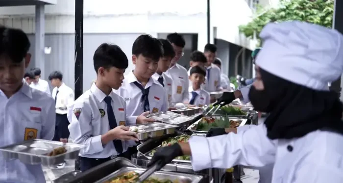 Adopsi Sistem Jepang, BGN Uji Coba MBG Skema Prasmanan di Sekolah