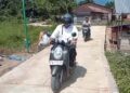 Bangun Citra Merakyat, Legislator PKB Madina Naik Motor ke Lokasi Reses