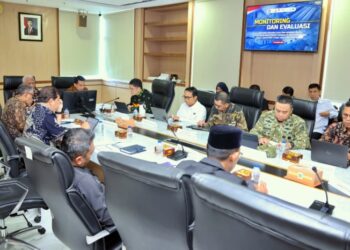 Birokrasi Lambat, Bupati Tapsel Gebrak Rapat Monev Huntap
