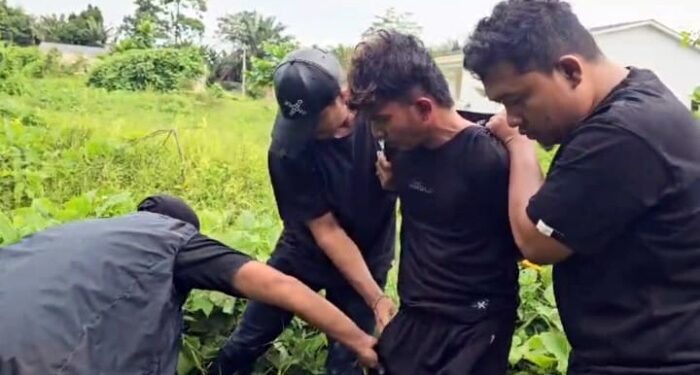 VIDEO: Drama Penggerebekan Kampung Narkoba di Percut Sei Tuan, Barak Ludes Dibakar