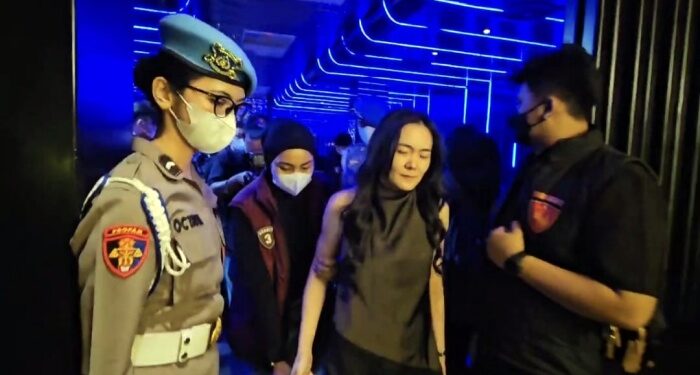 VIDEO: Detik-detik Petugas Gabungan Gerebek Sejumlah Klub Malam di Jakarta