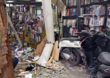 Fortuner Hantam Kios Ponsel di Panyabungan, Kerugian Ratusan Juta